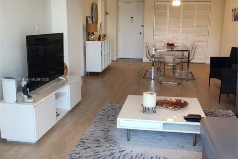 Condo in Sunny Isles Beach, Florida, 1 bedroom  № 1809594 - photo 14