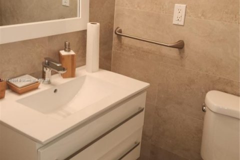 Condo in Sunny Isles Beach, Florida, 1 bedroom  № 1809594 - photo 10