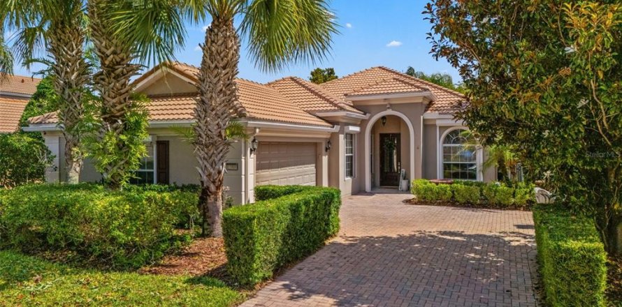 House in Orlando, Florida 3 bedrooms, 186.27 sq.m. № 2323997
