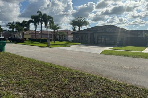 Casa en alquiler en Lauderhill, Florida, 2 dormitorios, 301.93 m2 № 1182207 - foto 1