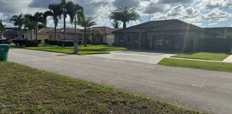 Casa en Lauderhill, Florida 2 dormitorios, 301.93 m2 № 1182207