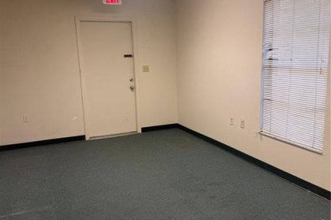 Immobilier commercial à louer à New Port Richey, Floride: 94.02 m2 № 2429386 - photo 10