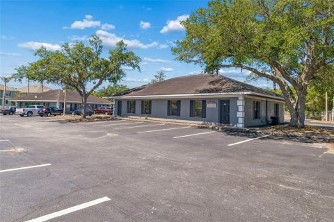 Immobilier commercial à louer à New Port Richey, Floride: 94.02 m2 № 2429386 - photo 2