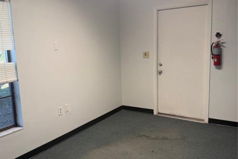 Immobilier commercial à louer à New Port Richey, Floride: 94.02 m2 № 2429386 - photo 6