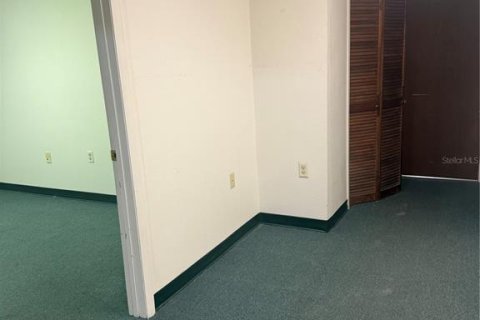 Immobilier commercial à louer à New Port Richey, Floride: 94.02 m2 № 2429386 - photo 9
