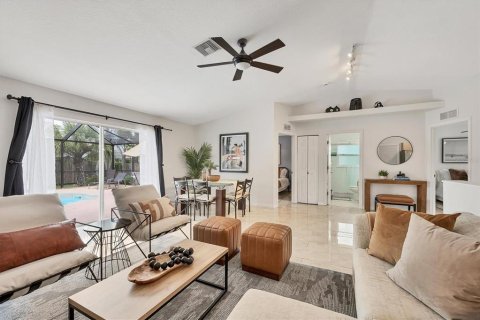 House in Sarasota, Florida 3 bedrooms, 116.41 sq.m. № 2150716 - photo 15