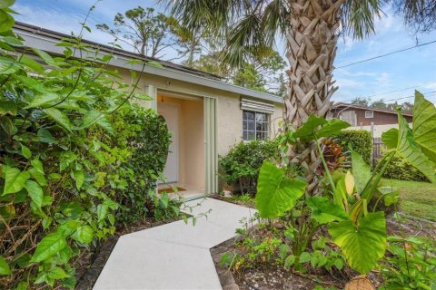 House in Sarasota, Florida 3 bedrooms, 116.41 sq.m. № 2150716 - photo 9