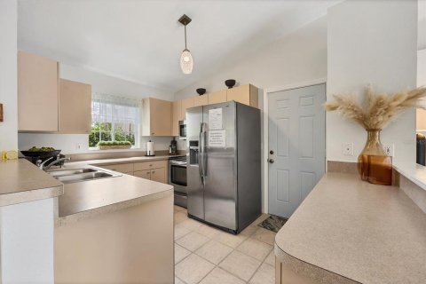 House in Sarasota, Florida 3 bedrooms, 116.41 sq.m. № 2150716 - photo 17