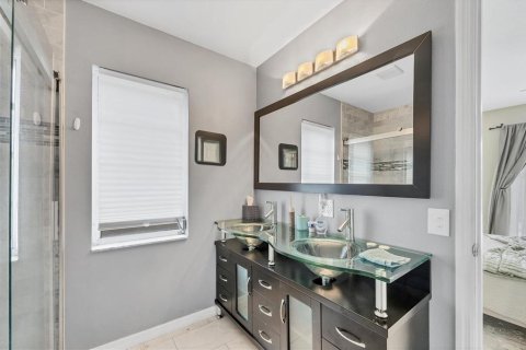 House in Sarasota, Florida 3 bedrooms, 116.41 sq.m. № 2150716 - photo 23