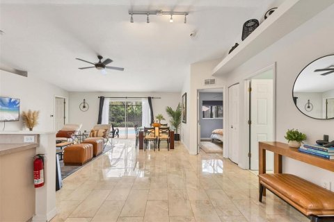 House in Sarasota, Florida 3 bedrooms, 116.41 sq.m. № 2150716 - photo 10