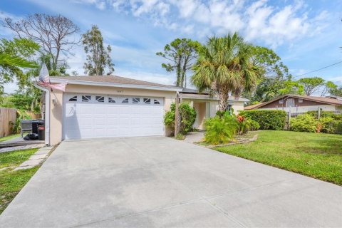 House in Sarasota, Florida 3 bedrooms, 116.41 sq.m. № 2150716 - photo 6