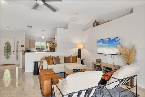 House in Sarasota, Florida 3 bedrooms, 116.41 sq.m. № 2150716 - photo 13