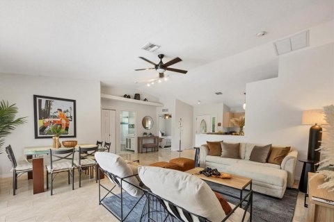 House in Sarasota, Florida 3 bedrooms, 116.41 sq.m. № 2150716 - photo 14
