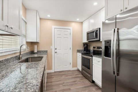 Villa ou maison à vendre à Sarasota, Floride: 3 chambres, 112.41 m2 № 2399243 - photo 11