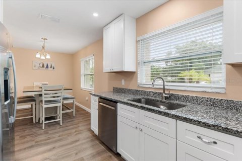 Villa ou maison à vendre à Sarasota, Floride: 3 chambres, 112.41 m2 № 2399243 - photo 14