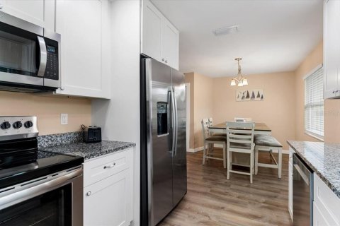 Villa ou maison à vendre à Sarasota, Floride: 3 chambres, 112.41 m2 № 2399243 - photo 13