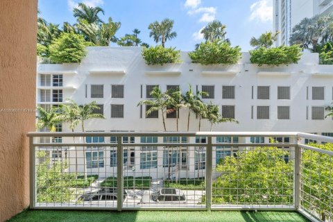 Condo in Miami, Florida, 1 bedroom  № 1745842 - photo 3