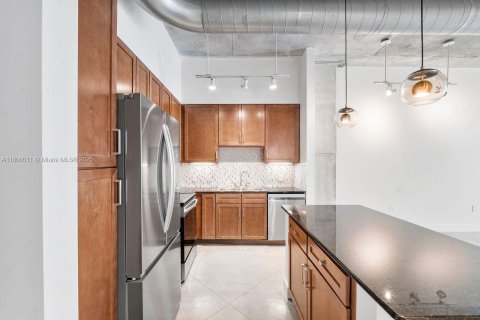 Condo in Miami, Florida, 1 bedroom  № 1745842 - photo 7