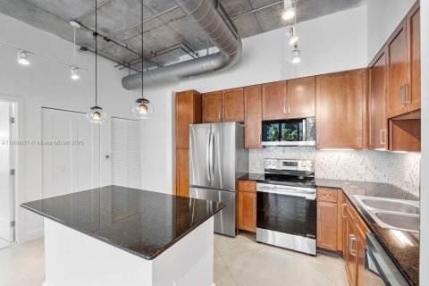 Condo in Miami, Florida, 1 bedroom  № 1745842 - photo 6