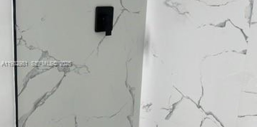 Дом в Майами-Гарденс, Флорида 4 спальни, 112.6м2 № 1991798