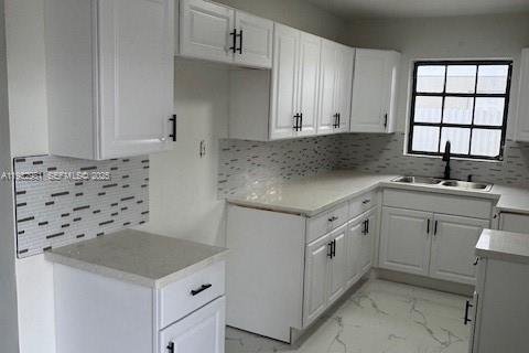 Купить виллу или дом в Майами-Гарденс, Флорида 4 спальни, 112.6м2, № 1991798 - фото 3