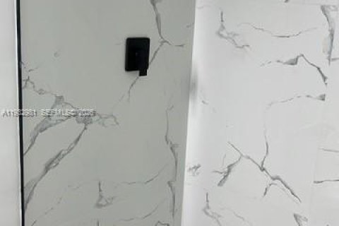 Casa en venta en Miami Gardens, Florida, 4 dormitorios, 112.6 m2 № 1991798 - foto 7