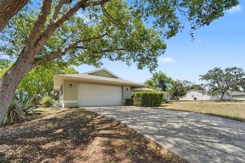 Villa ou maison à vendre à Spring Hill, Floride: 2 chambres, 124.12 m2 № 2217348 - photo 2