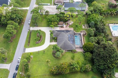 House in Palm Beach Gardens, Florida 4 bedrooms, 224.82 sq.m. № 2250421 - photo 2