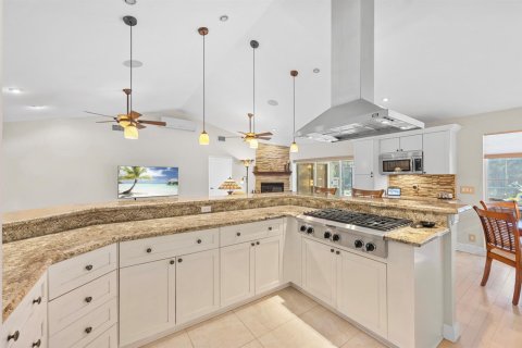 House in Palm Beach Gardens, Florida 4 bedrooms, 224.82 sq.m. № 2250421 - photo 7