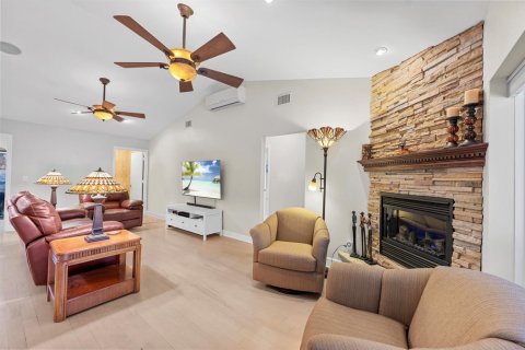 House in Palm Beach Gardens, Florida 4 bedrooms, 224.82 sq.m. № 2250421 - photo 11
