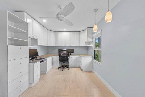 House in Palm Beach Gardens, Florida 4 bedrooms, 224.82 sq.m. № 2250421 - photo 20