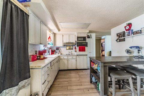 House in New Port Richey, Florida 2 bedrooms, 90.86 sq.m. № 1735591 - photo 16