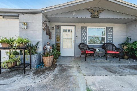 House in New Port Richey, Florida 2 bedrooms, 90.86 sq.m. № 1735591 - photo 3