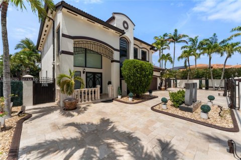 Купить виллу или дом в Майами-Лейкс, Флорида 5 спален, 240.99м2, № 2047779 - фото 2