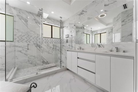 Купить виллу или дом в Майами-Лейкс, Флорида 5 спален, 240.99м2, № 2047779 - фото 17
