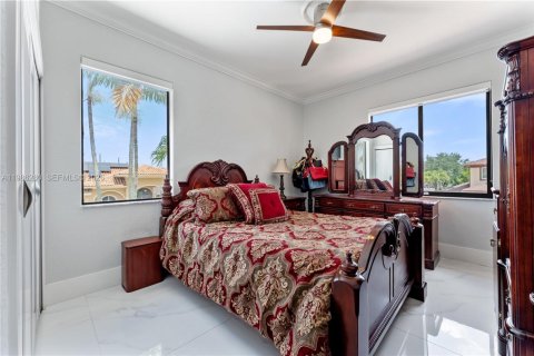 Купить виллу или дом в Майами-Лейкс, Флорида 5 спален, 240.99м2, № 2047779 - фото 23