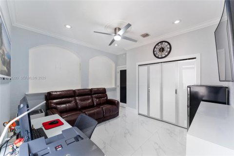 Купить виллу или дом в Майами-Лейкс, Флорида 5 спален, 240.99м2, № 2047779 - фото 6