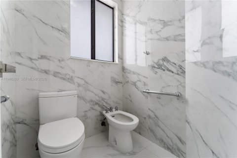 Купить виллу или дом в Майами-Лейкс, Флорида 5 спален, 240.99м2, № 2047779 - фото 20