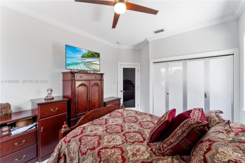 Купить виллу или дом в Майами-Лейкс, Флорида 5 спален, 240.99м2, № 2047779 - фото 24