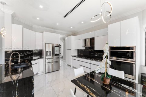 Купить виллу или дом в Майами-Лейкс, Флорида 5 спален, 240.99м2, № 2047779 - фото 29