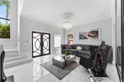 Купить виллу или дом в Майами-Лейкс, Флорида 5 спален, 240.99м2, № 2047779 - фото 3