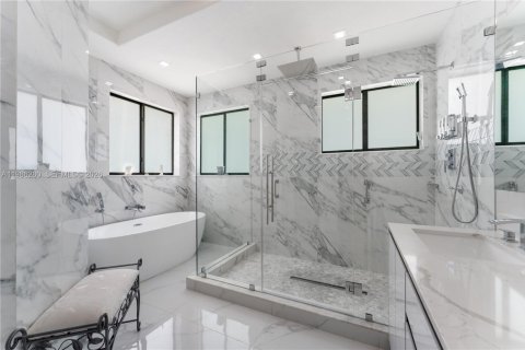 Купить виллу или дом в Майами-Лейкс, Флорида 5 спален, 240.99м2, № 2047779 - фото 18