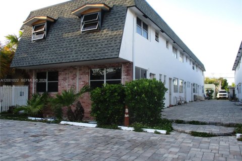 Adosado en alquiler en Hollywood, Florida, 1 dormitorio, 77.39 m2 № 2065289 - foto 2