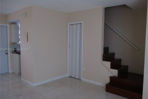 Adosado en alquiler en Hollywood, Florida, 1 dormitorio, 77.39 m2 № 2065289 - foto 10