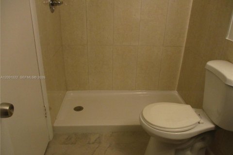 Adosado en alquiler en Hollywood, Florida, 1 dormitorio, 77.39 m2 № 2065289 - foto 3