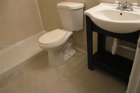 Adosado en alquiler en Hollywood, Florida, 1 dormitorio, 77.39 m2 № 2065289 - foto 5