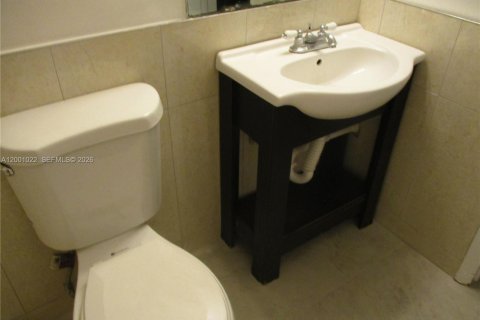 Adosado en alquiler en Hollywood, Florida, 1 dormitorio, 77.39 m2 № 2065289 - foto 4