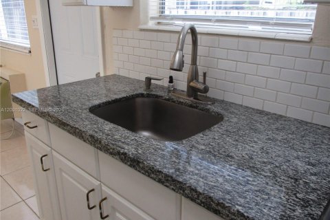 Adosado en alquiler en Hollywood, Florida, 1 dormitorio, 77.39 m2 № 2065289 - foto 6