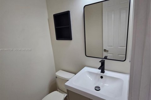 House in Cutler Bay, Florida 5 bedrooms, 369.94 sq.m. № 2027237 - photo 12