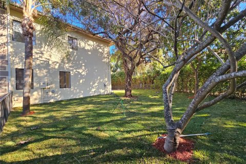 House in Cutler Bay, Florida 5 bedrooms, 369.94 sq.m. № 2027237 - photo 19